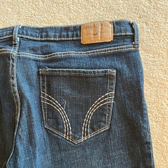 Hollister Junior’s Blue Jeans size 9 Long - Picture 3 of 4
